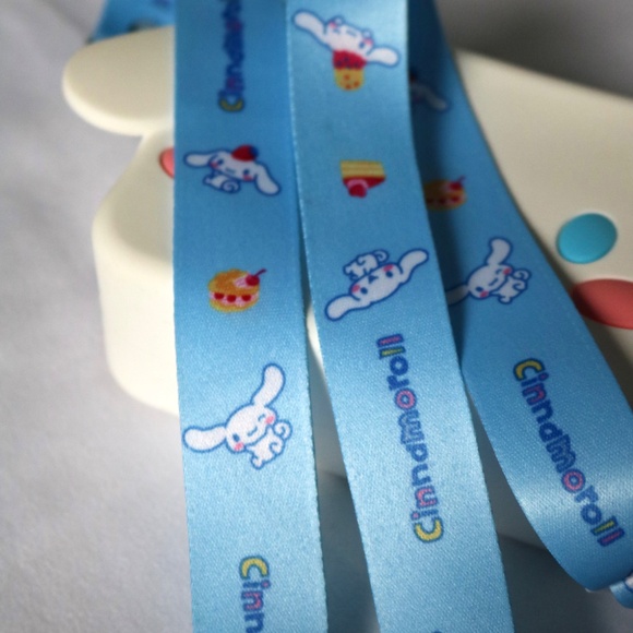 Hello Kitty Mini Shoulder Bag Purse Q Uncle X Sanrio Cinnamoroll Silicone - Picture 8 of 8